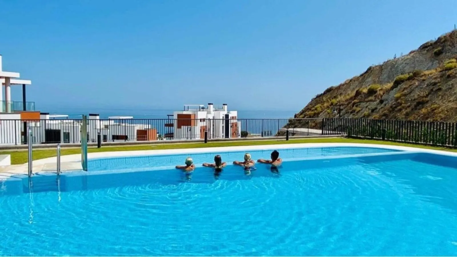 Upscale 3 Bedroom Apartment 300M From The Beach 丰希罗拉 0*,