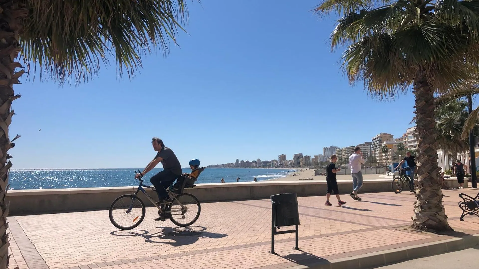 Upscale 3 Bedroom Apartment 300M From The Beach 丰希罗拉