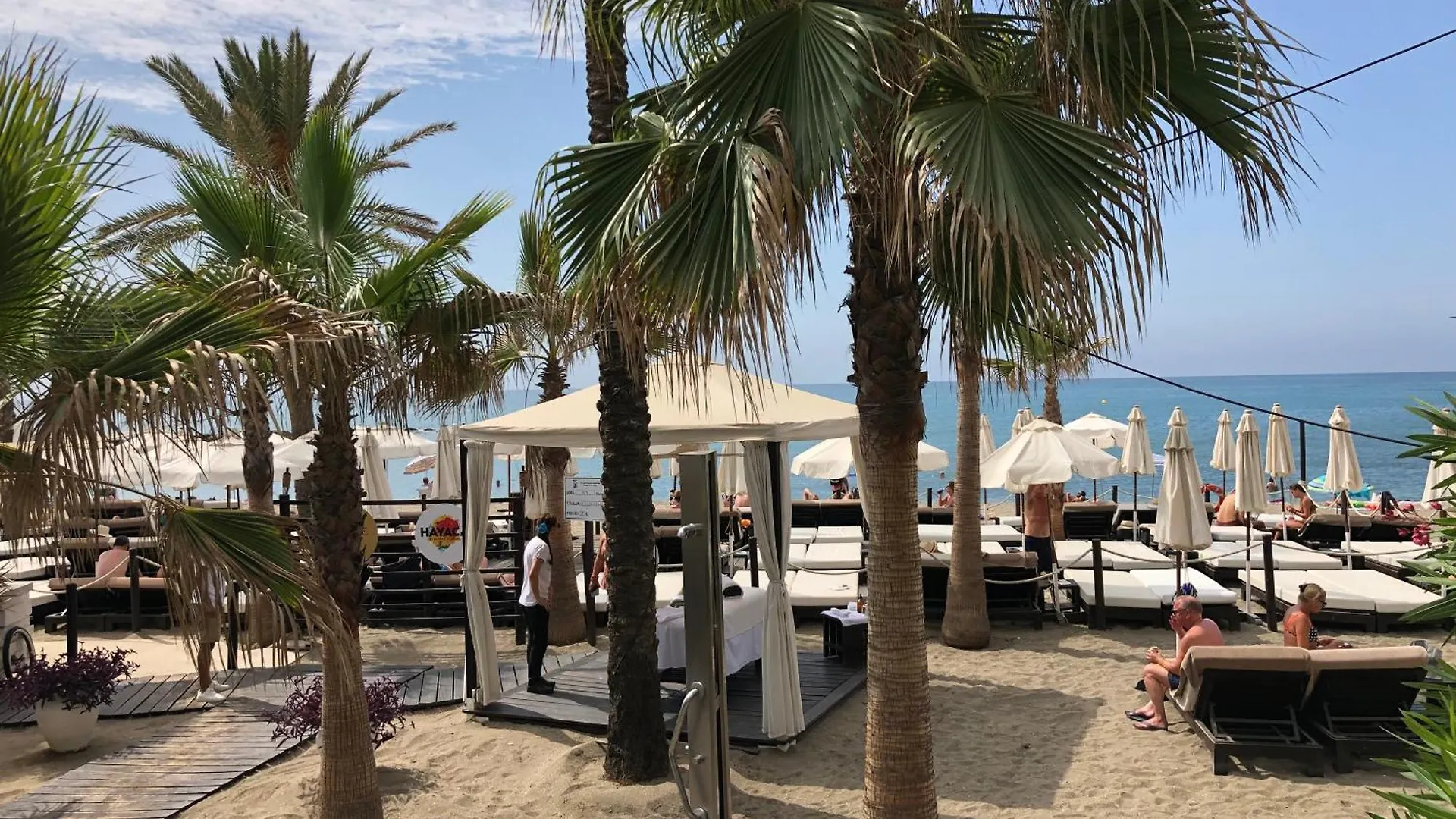 Upscale 3 Bedroom Apartment 300M From The Beach 丰希罗拉