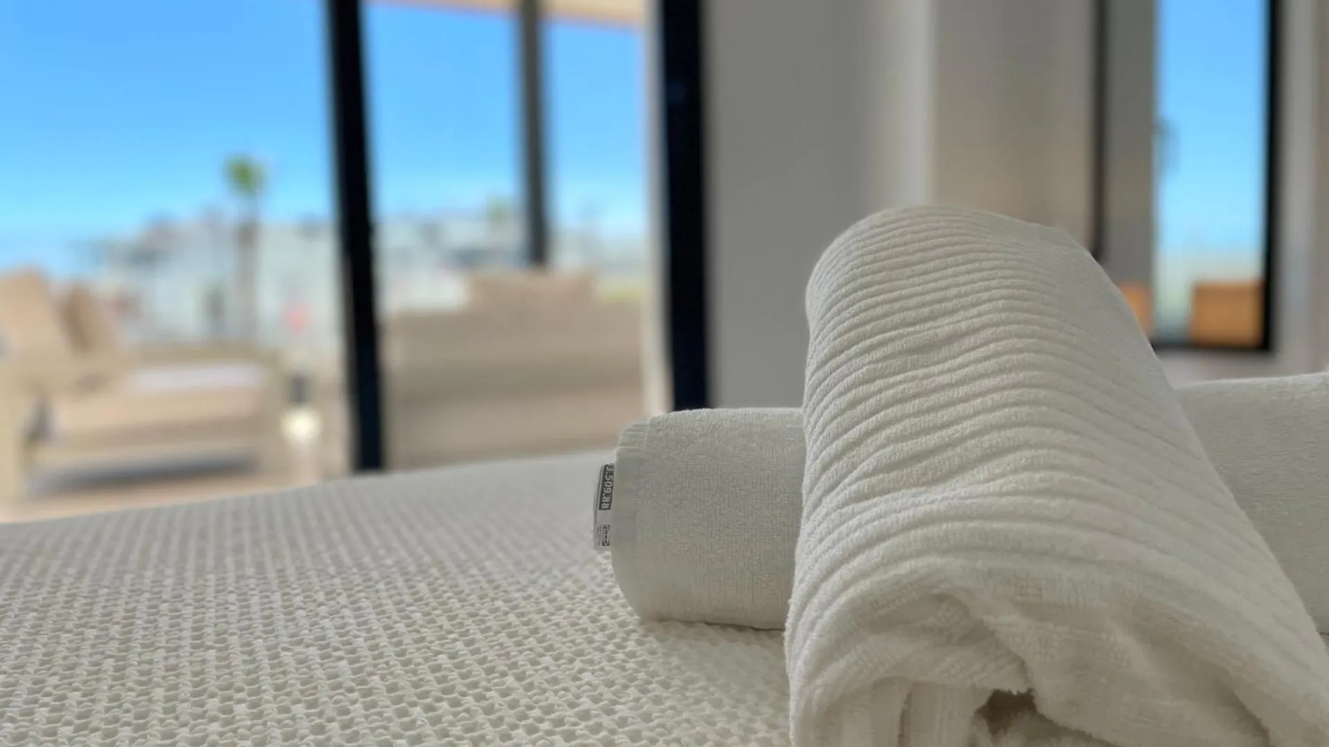Upscale 3 Bedroom Apartment 300M From The Beach 丰希罗拉 0*,  西班牙