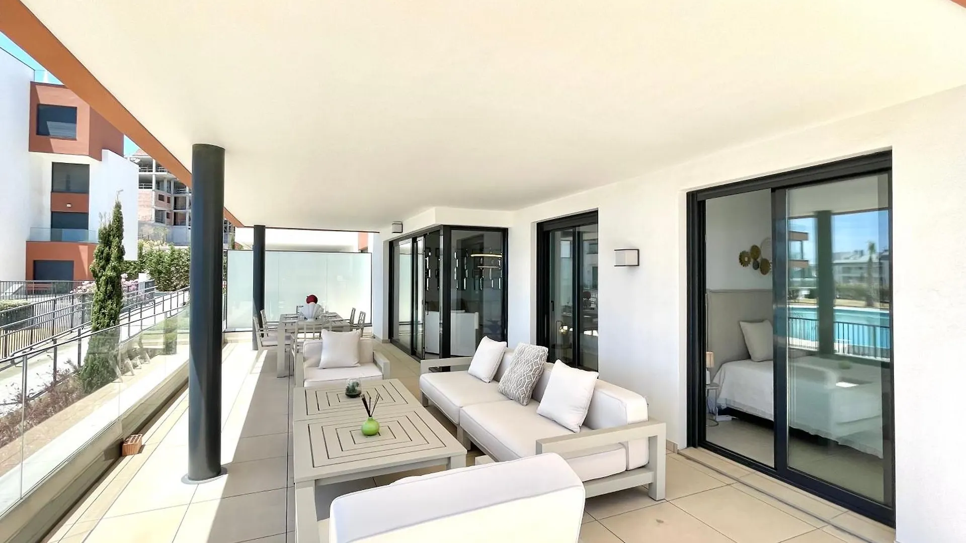 Upscale 3 Bedroom Apartment 300M From The Beach 丰希罗拉