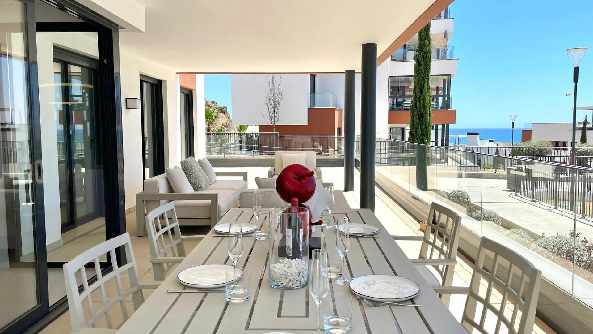 Upscale 3 Bedroom Apartment 300M From The Beach 丰希罗拉